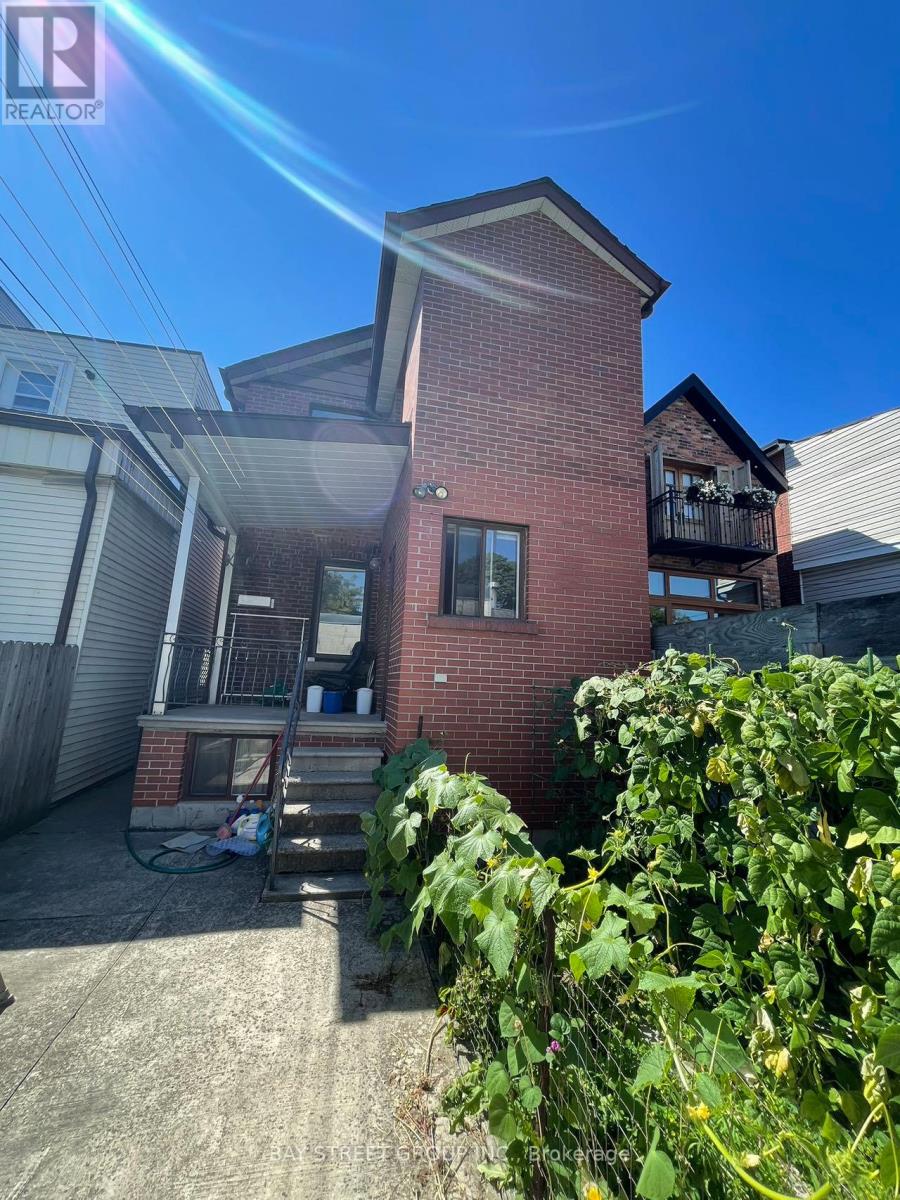 543 Crawford Street, Toronto, Ontario  M6G 3J9 - Photo 5 - C12979318