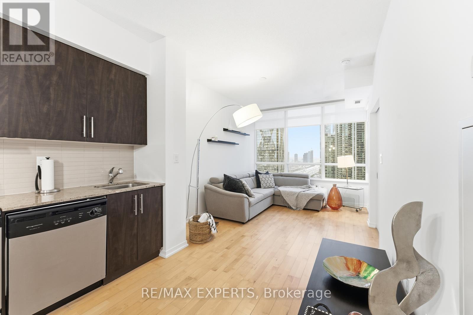 2405 - 55 Bremner Boulevard, Toronto, Ontario  M5J 0A6 - Photo 13 - C12979358