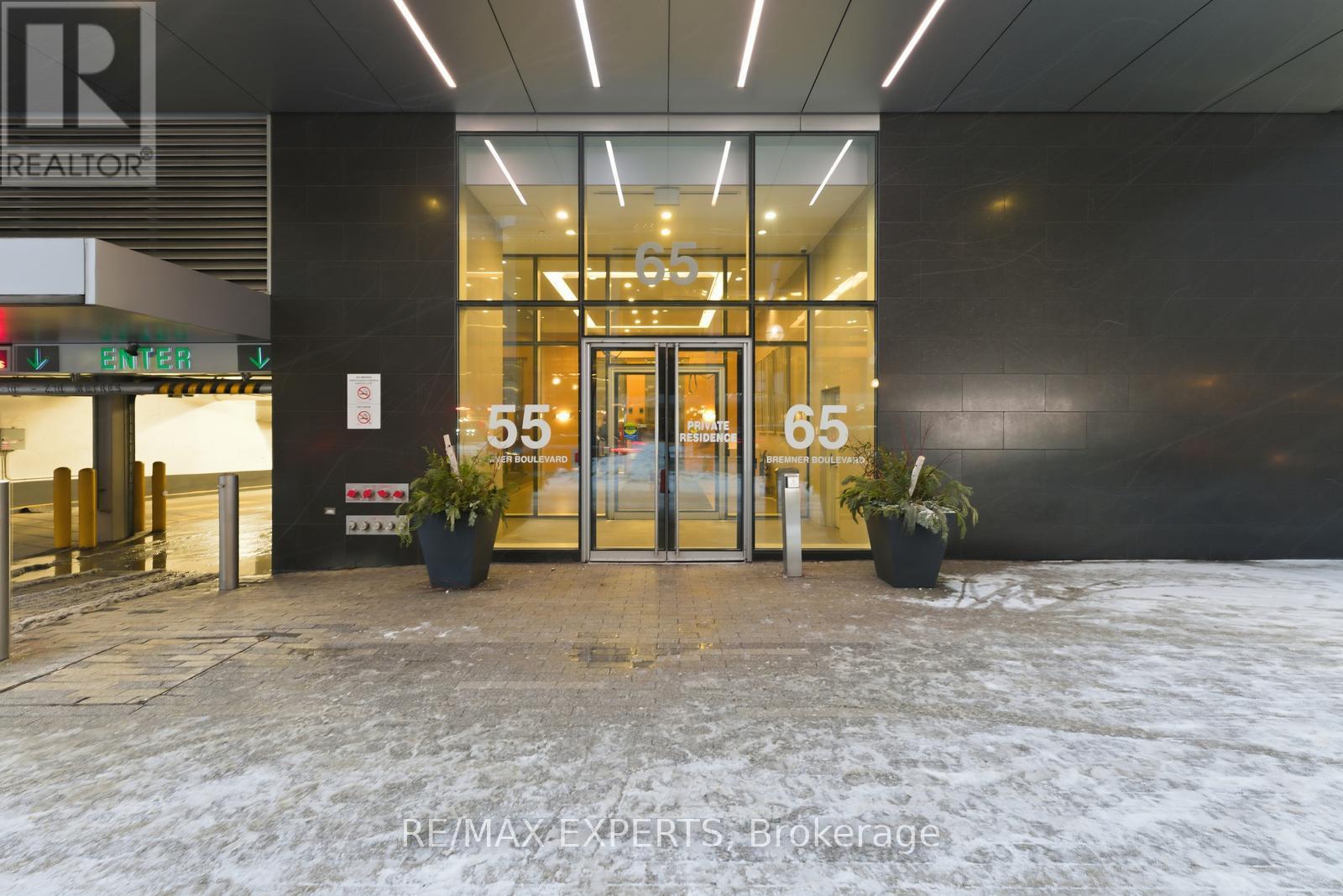 2405 - 55 Bremner Boulevard, Toronto, Ontario  M5J 0A6 - Photo 3 - C12979358