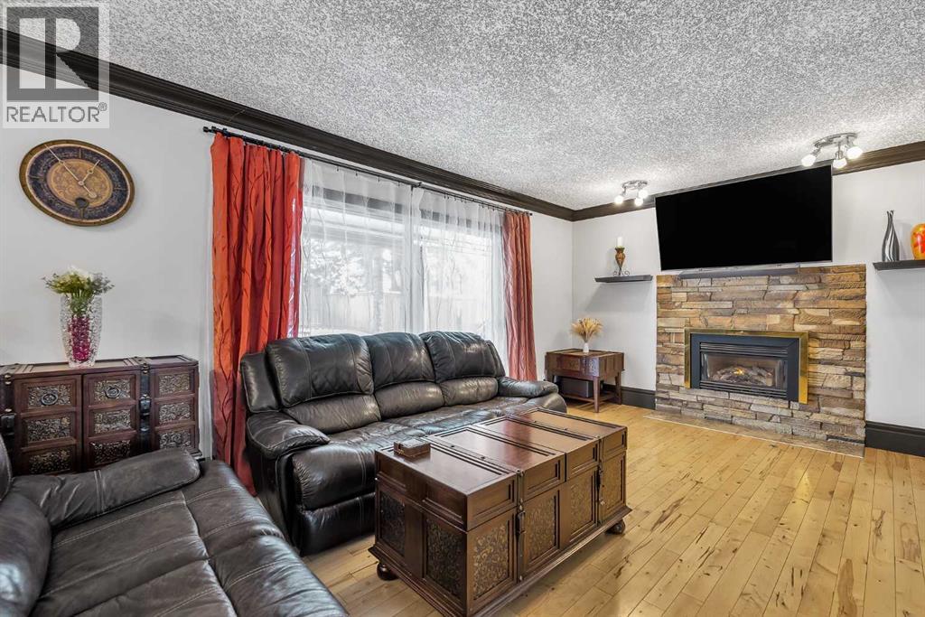 511 Woodpark Crescent SW, Calgary, Alberta  T2W 2S1 - Photo 11 - A2299796