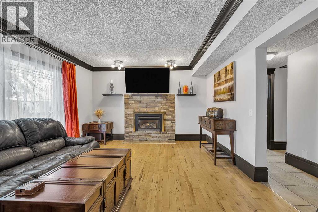 511 Woodpark Crescent SW, Calgary, Alberta  T2W 2S1 - Photo 12 - A2299796