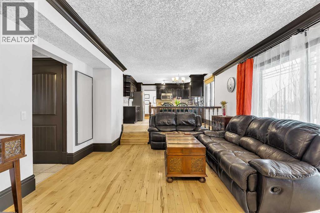 511 Woodpark Crescent SW, Calgary, Alberta  T2W 2S1 - Photo 13 - A2299796