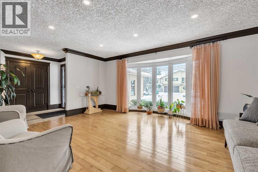 511 Woodpark Crescent SW, Calgary, Alberta  T2W 2S1 - Photo 6 - A2299796