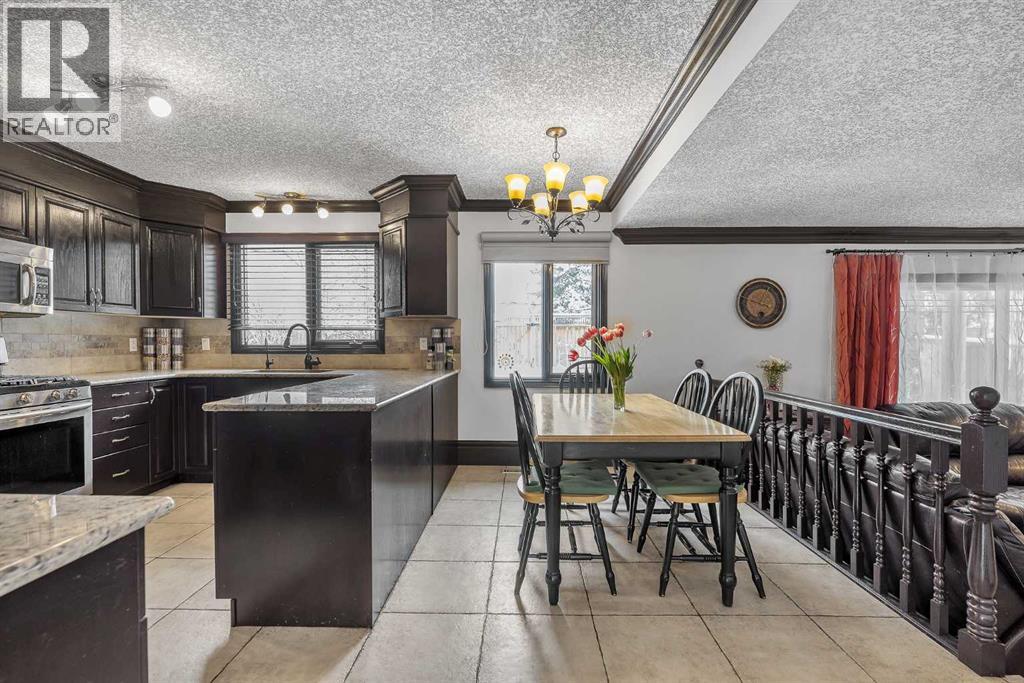 511 Woodpark Crescent SW, Calgary, Alberta  T2W 2S1 - Photo 9 - A2299796