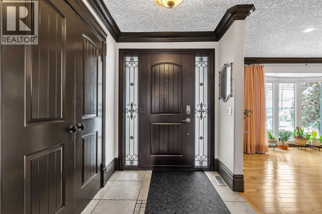 511 Woodpark Crescent SW, Calgary, Alberta  T2W 2S1 - Photo 3 - A2299796