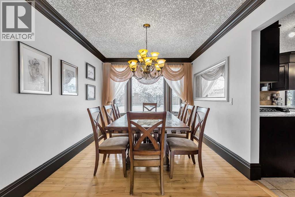 511 Woodpark Crescent SW, Calgary, Alberta  T2W 2S1 - Photo 8 - A2299796