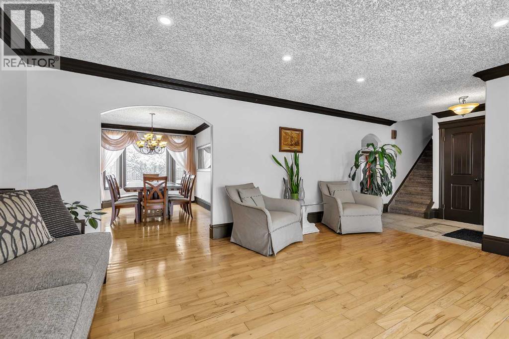 511 Woodpark Crescent SW, Calgary, Alberta  T2W 2S1 - Photo 5 - A2299796