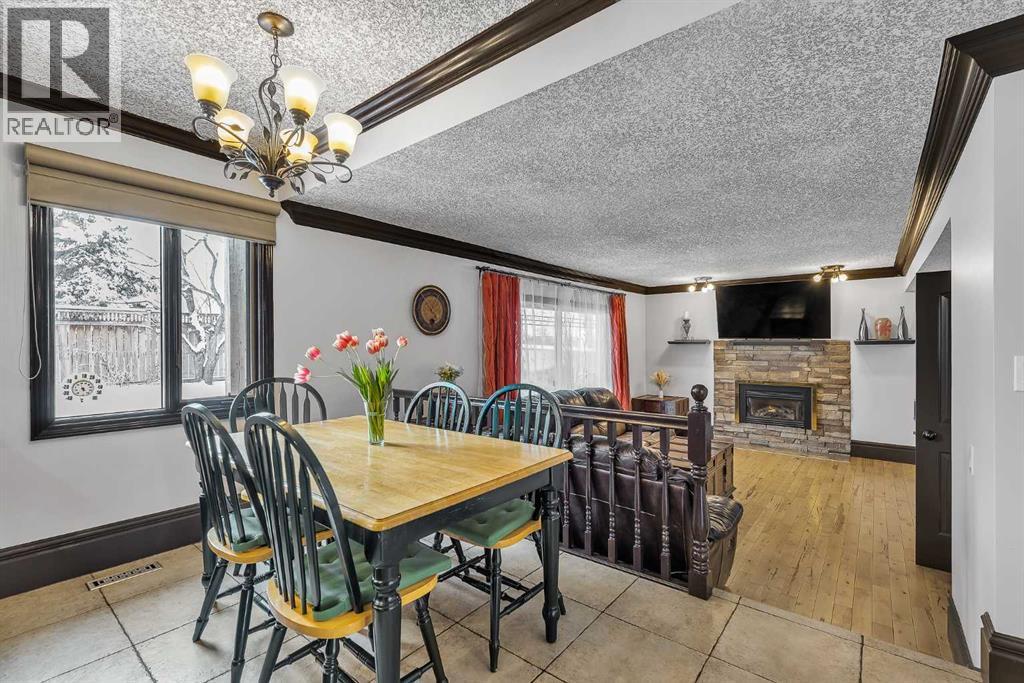 511 Woodpark Crescent SW, Calgary, Alberta  T2W 2S1 - Photo 10 - A2299796