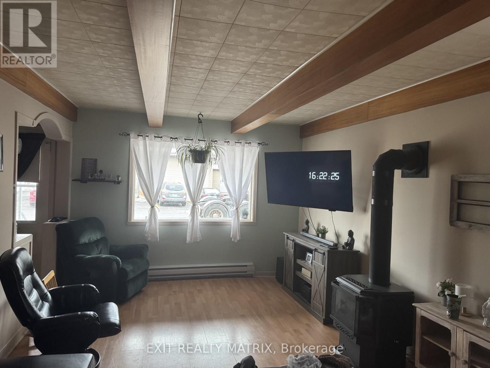 376 Telegraph Road, Alfred And Plantagenet, Ontario K0B 1A0 - Photo 9 - X12941442