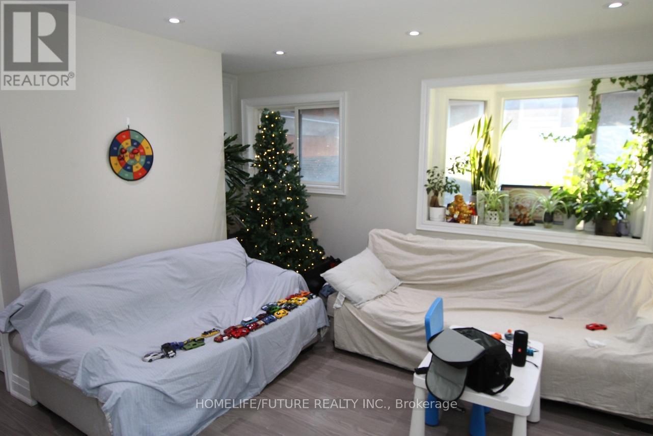 Main - 36 Baybrook Crescent, Toronto, Ontario  M1H 2R6 - Photo 4 - E12979290