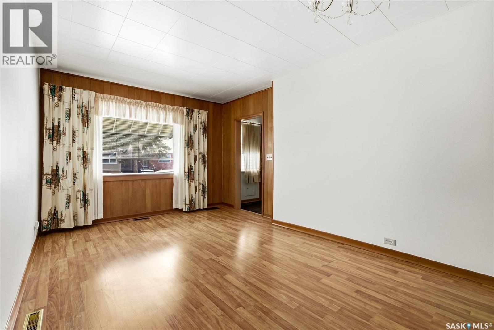 1921 Atkinson Street, Regina, Saskatchewan  S4N 3W6 - Photo 4 - SK032508