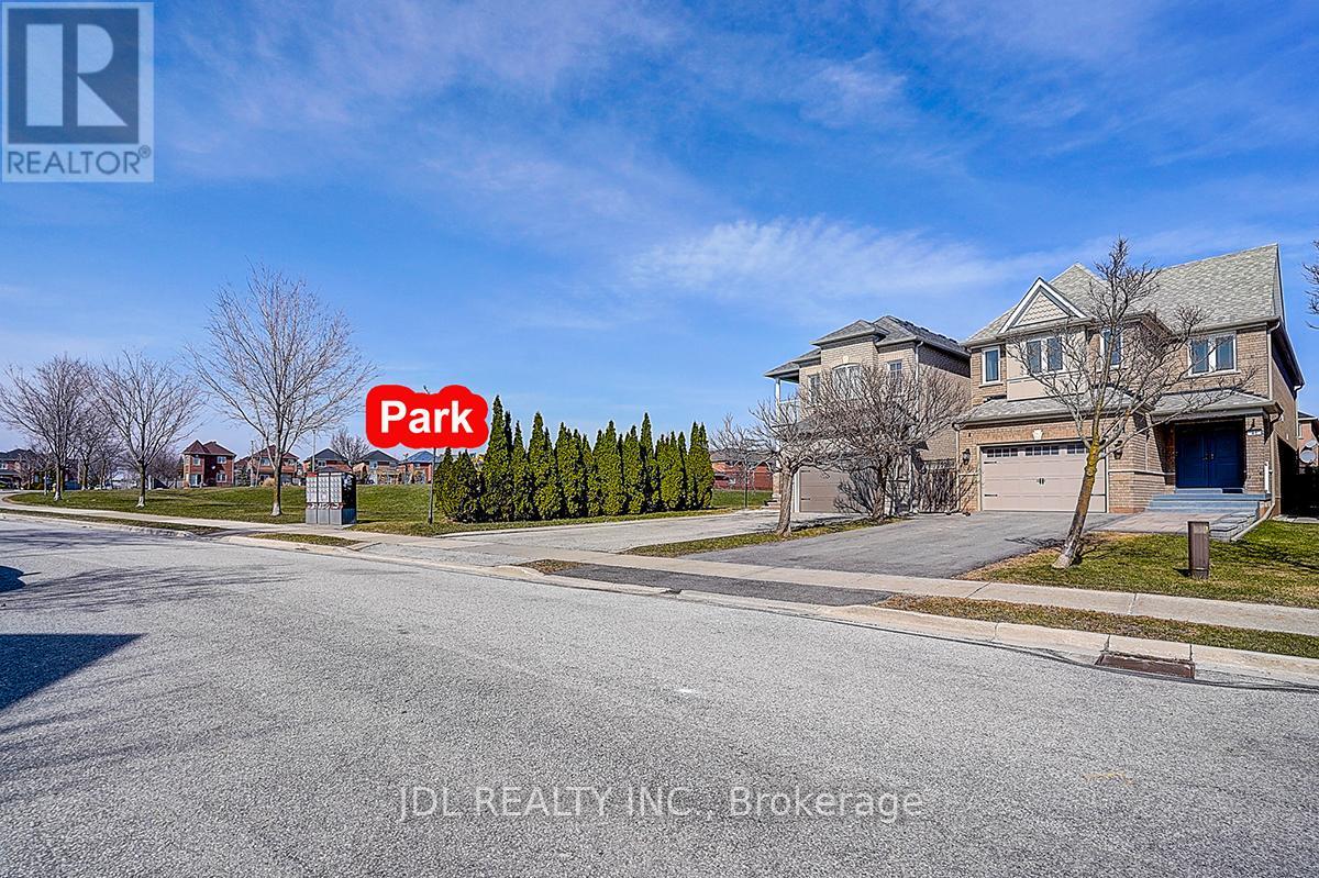 41 Emmitt Road W, Vaughan, Ontario  L6A 3V8 - Photo 2 - N12979308