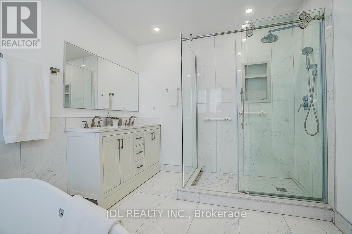 41 Emmitt Road W, Vaughan, Ontario  L6A 3V8 - Photo 38 - N12979308