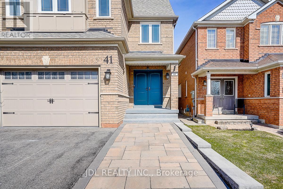 41 Emmitt Road W, Vaughan, Ontario  L6A 3V8 - Photo 4 - N12979308