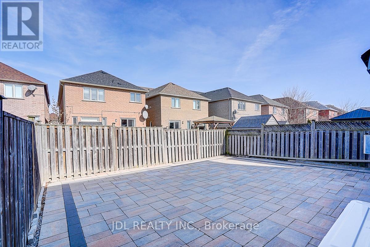 41 Emmitt Road W, Vaughan, Ontario  L6A 3V8 - Photo 47 - N12979308