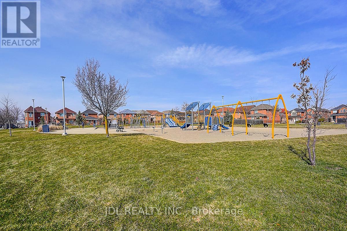 41 Emmitt Road W, Vaughan, Ontario  L6A 3V8 - Photo 5 - N12979308