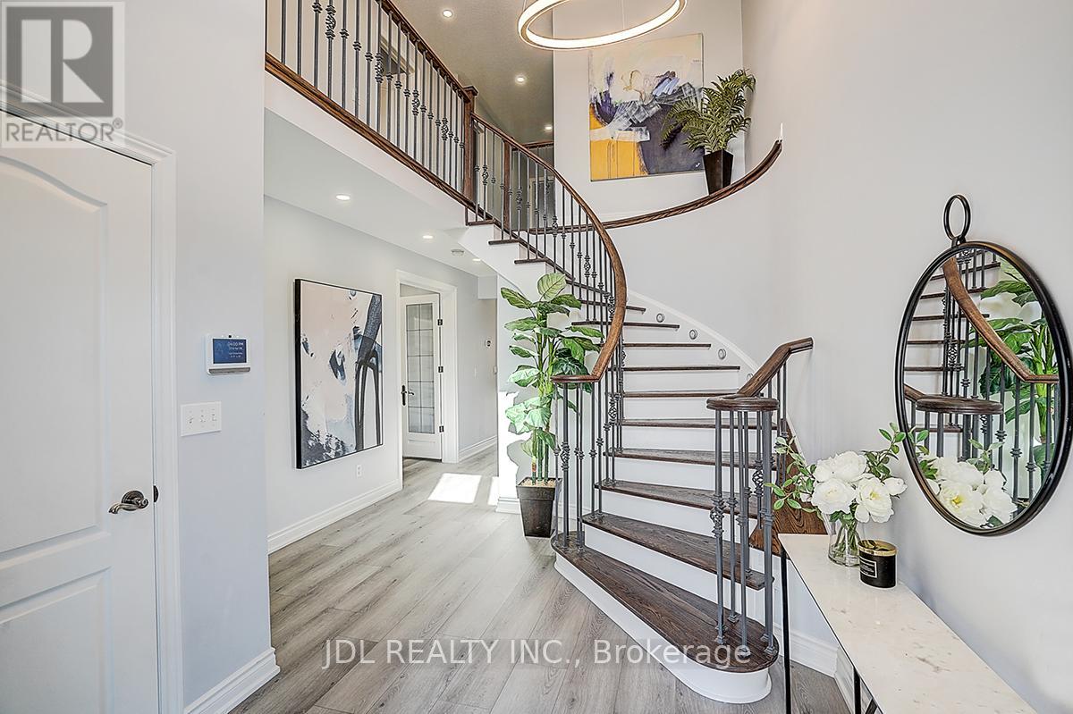 41 Emmitt Road W, Vaughan, Ontario  L6A 3V8 - Photo 6 - N12979308