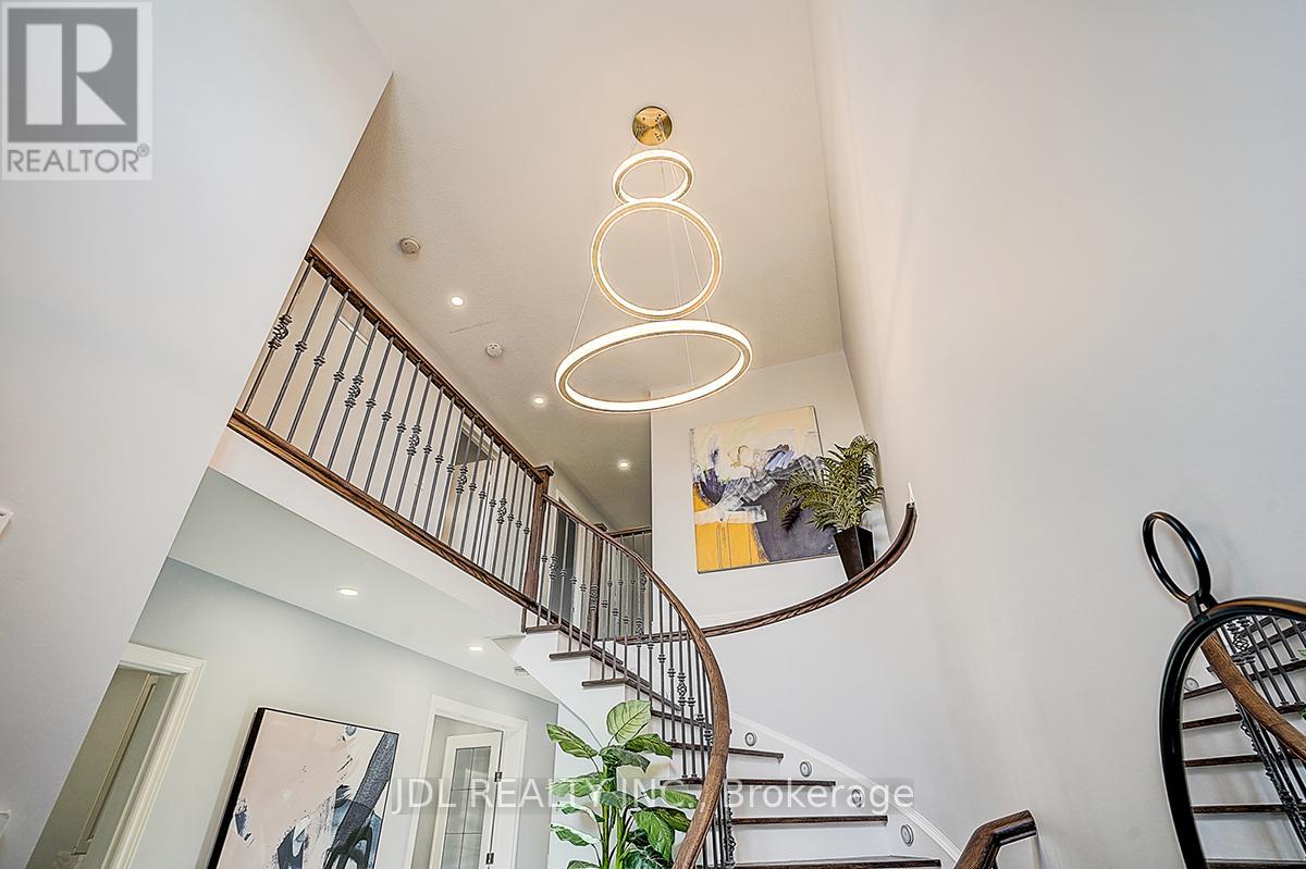 41 Emmitt Road W, Vaughan, Ontario  L6A 3V8 - Photo 7 - N12979308