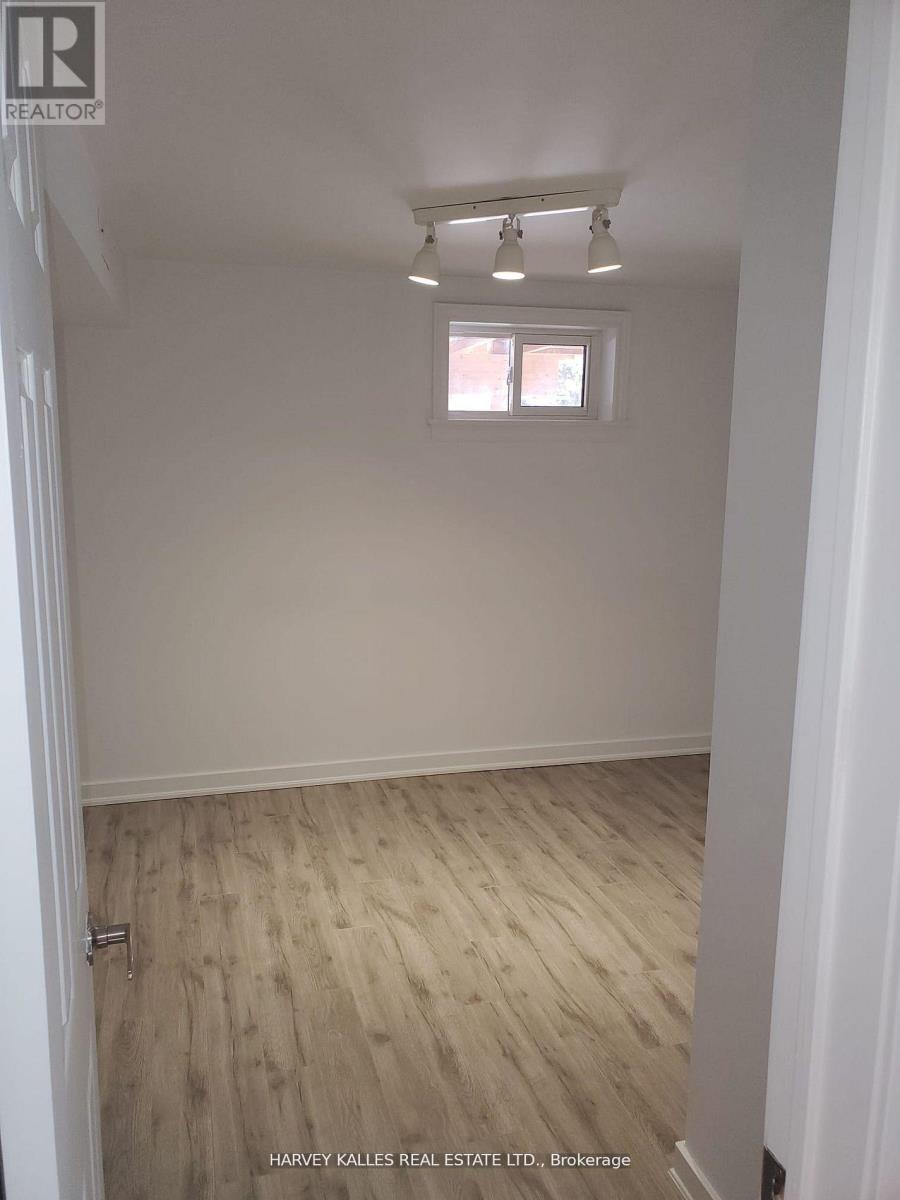 Lower - 347 Ella Court, Newmarket, Ontario  L3Y 4L6 - Photo 10 - N12979320