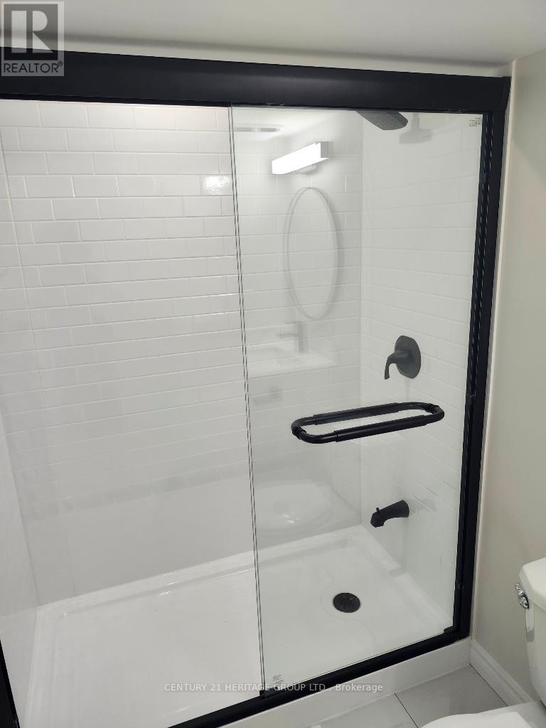 54 Gail Parks Crescent, Newmarket, Ontario  L3X 3B9 - Photo 24 - N12979342