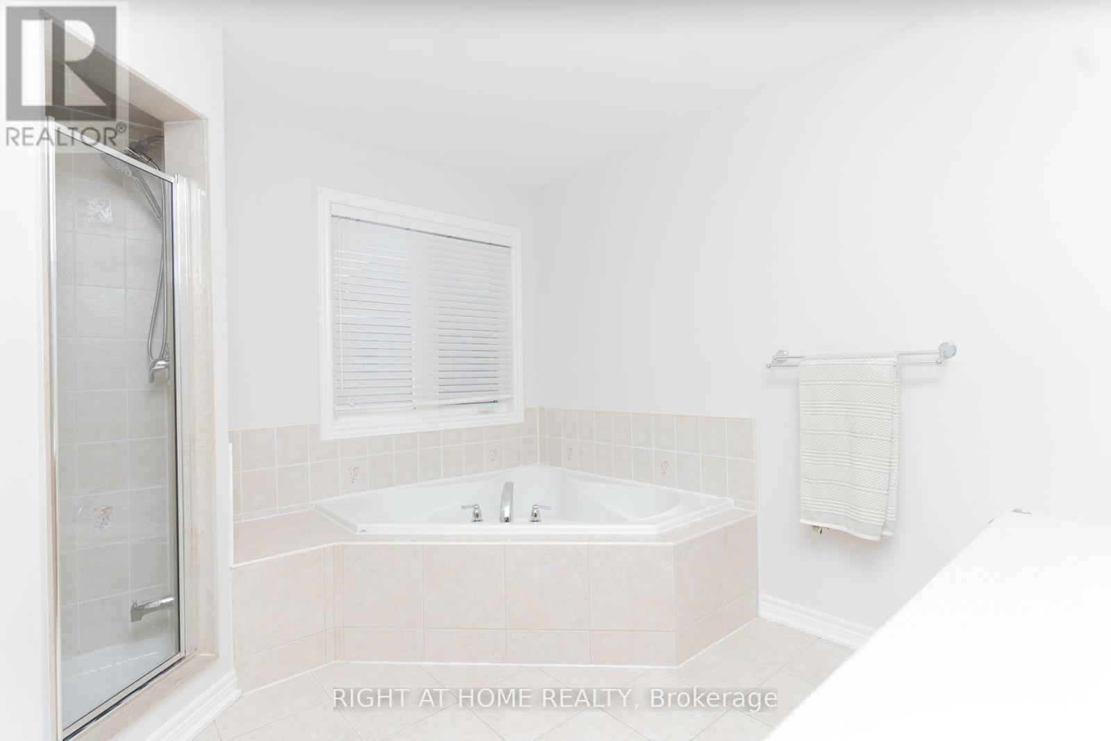 58 Capera Drive, Vaughan, Ontario  L4H 3L3 - Photo 17 - N12979350