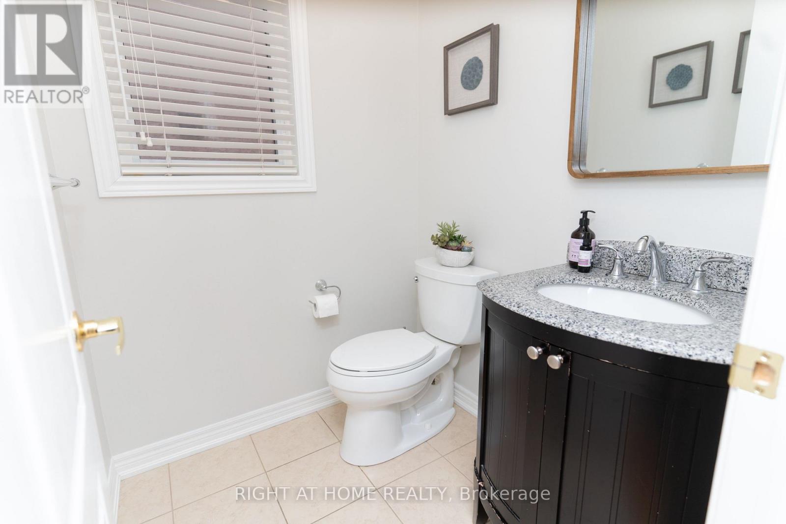 58 Capera Drive, Vaughan, Ontario  L4H 3L3 - Photo 6 - N12979350