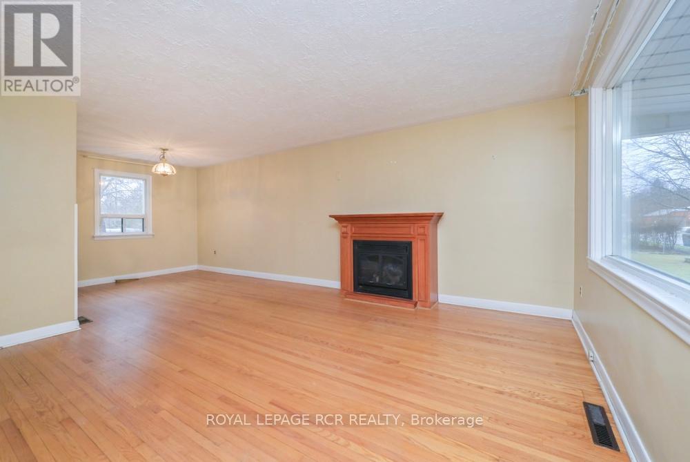 36 Maple Lane, New Tecumseth, Ontario  L9R 1L2 - Photo 5 - N12979356