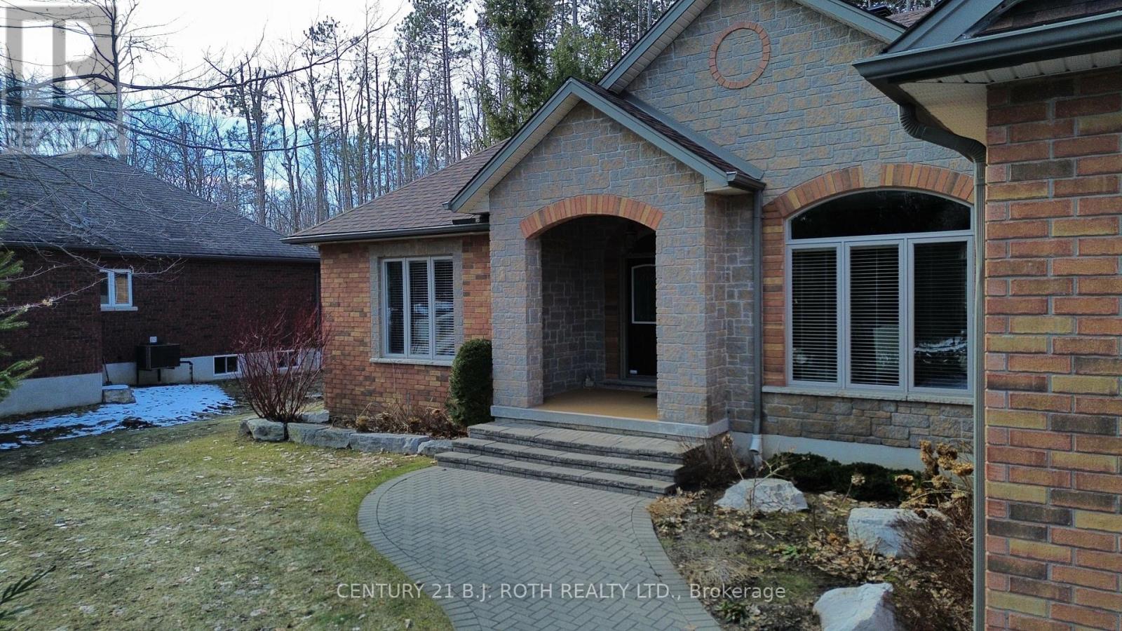 6 Lloyd Cook Drive E, Springwater (Snow Valley), Ontario  L4M 4S4 - Photo 2 - S12979256