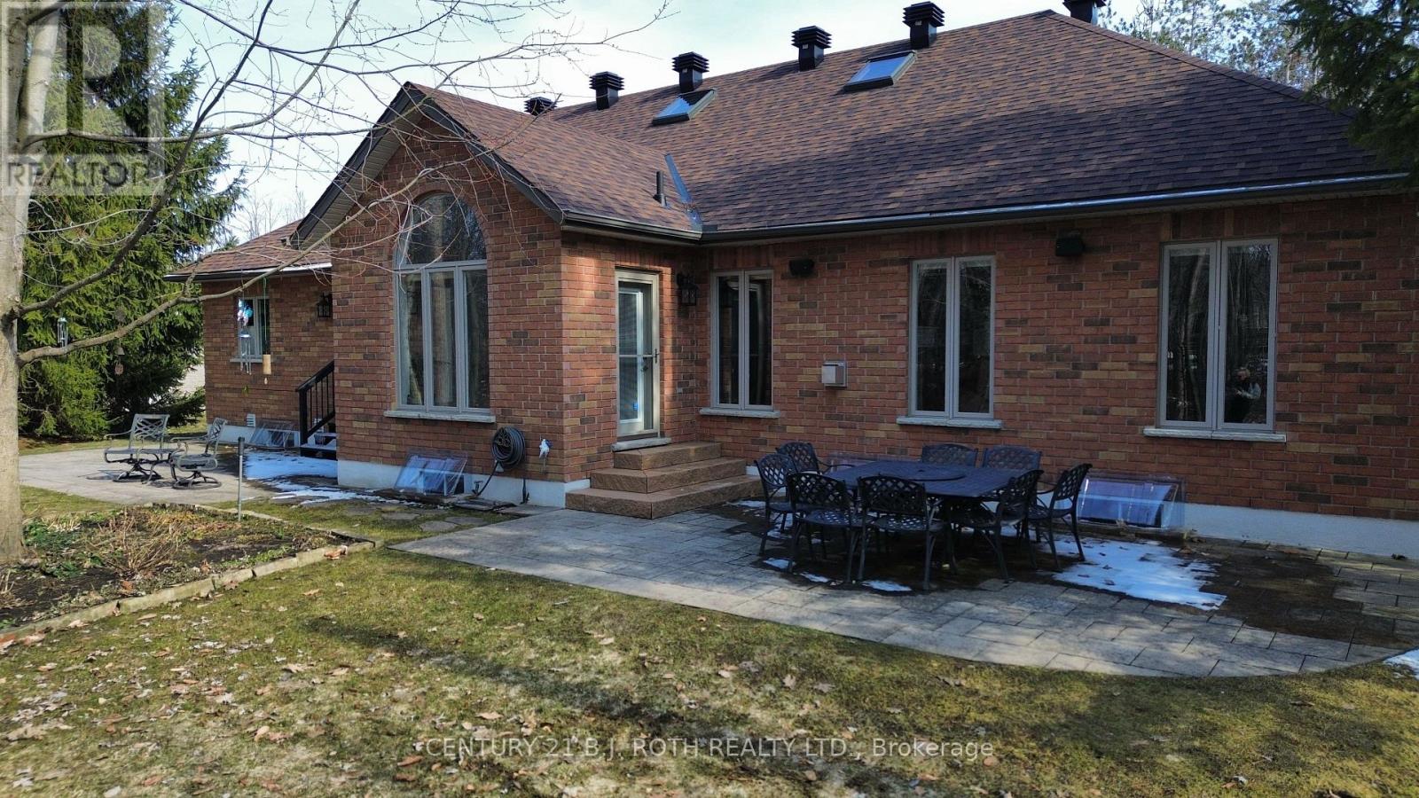 6 Lloyd Cook Drive E, Springwater, Ontario  L4M 4S4 - Photo 40 - S12979256