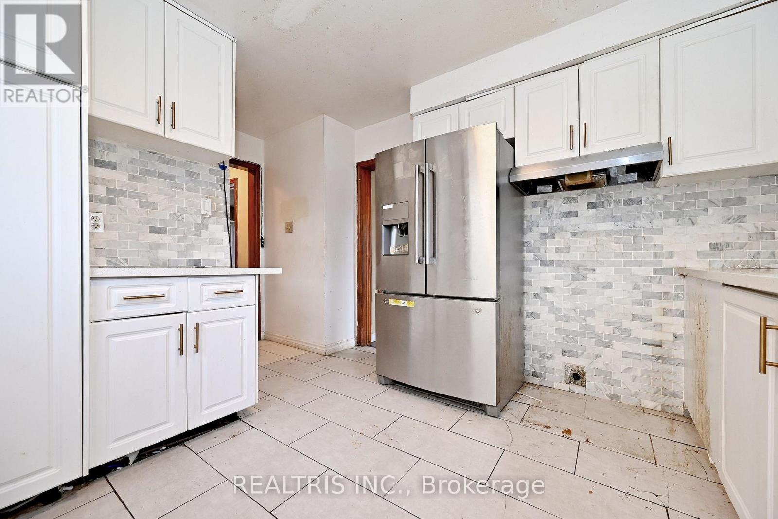 116 Sutherland Avenue, Brampton, Ontario  L6V 2H7 - Photo 12 - W12979260