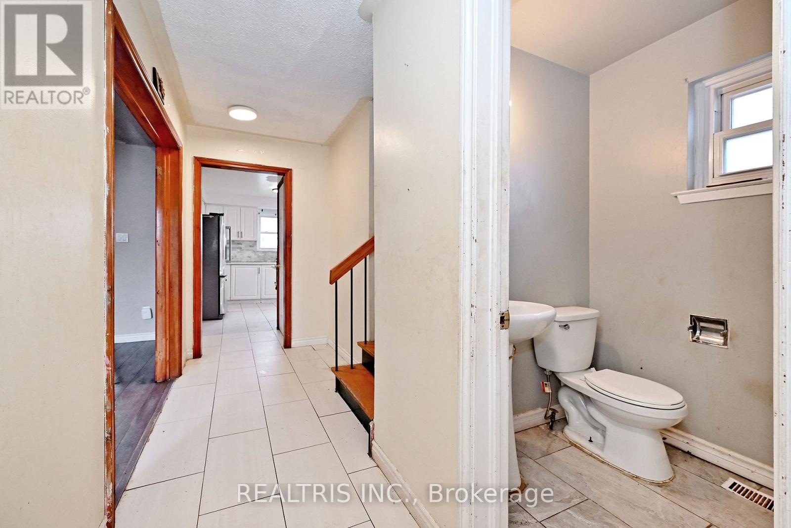 116 Sutherland Avenue, Brampton, Ontario  L6V 2H7 - Photo 14 - W12979260