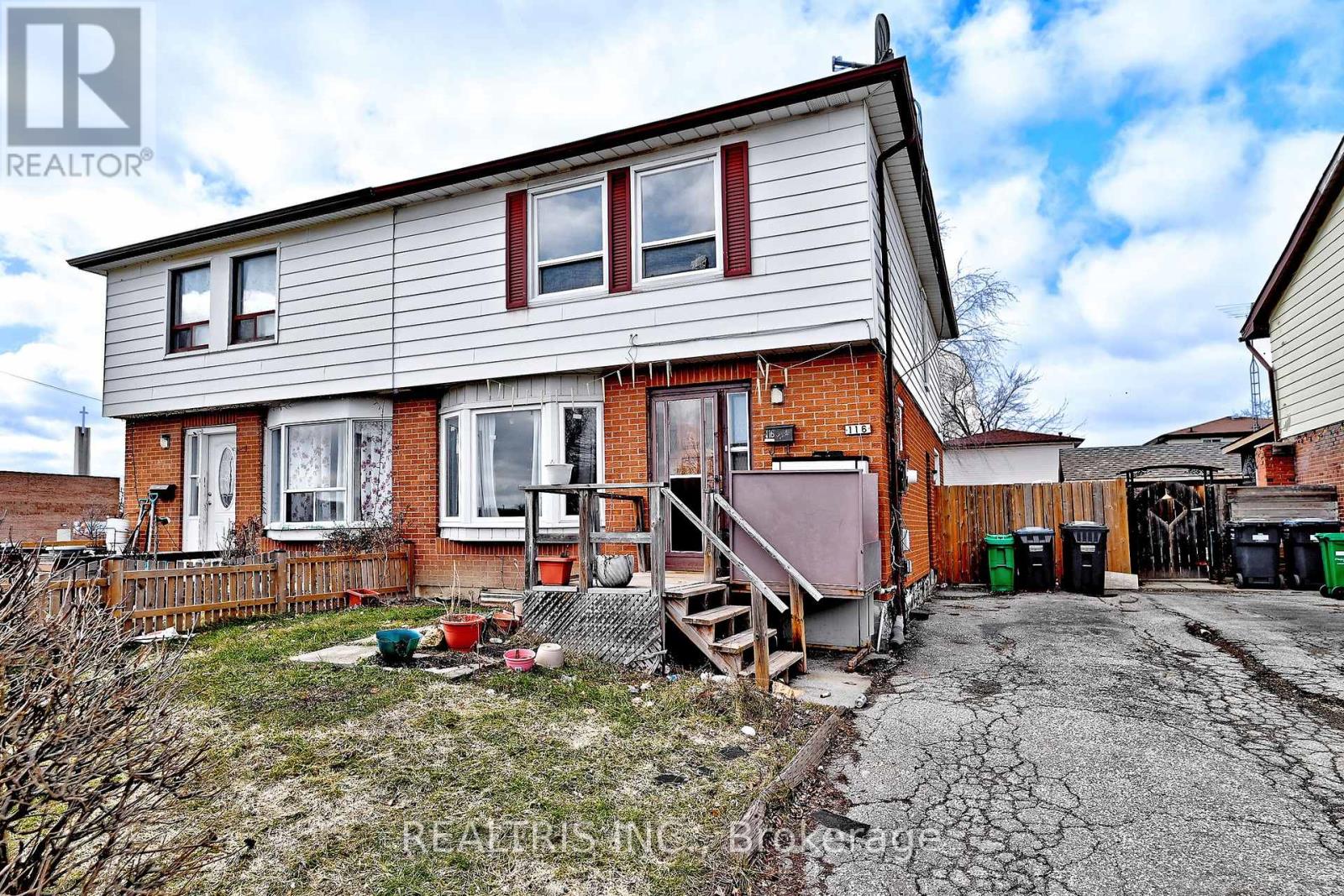 116 Sutherland Avenue, Brampton, Ontario  L6V 2H7 - Photo 3 - W12979260