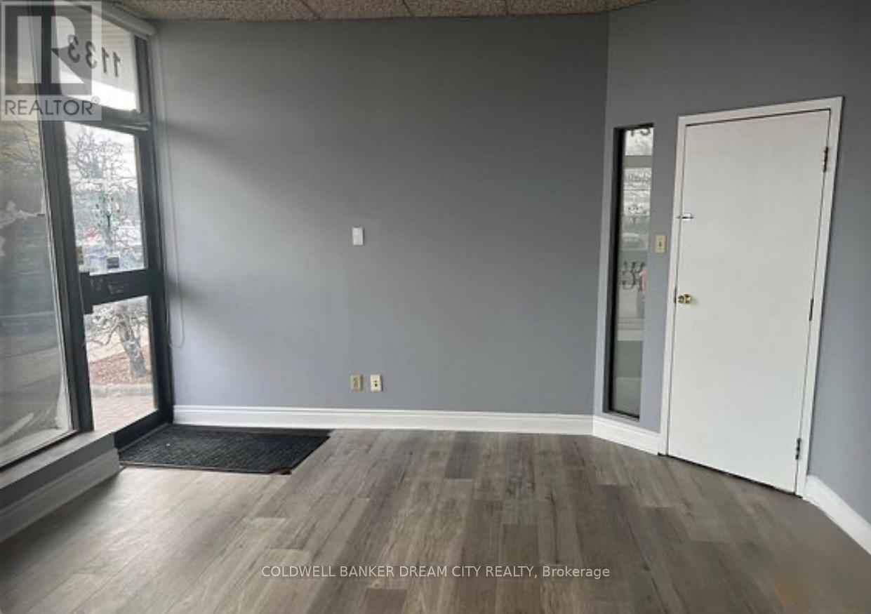 1133 Derry Road E, Mississauga, Ontario  L5T 1P3 - Photo 3 - W12979276