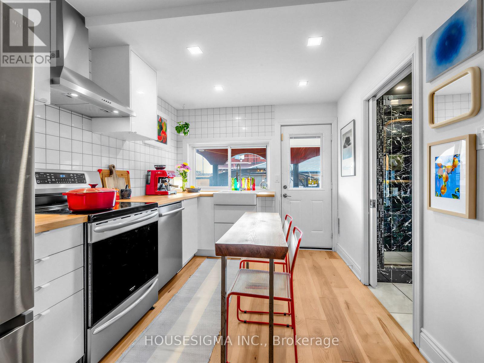 75 Henrietta Street, Toronto, Ontario  M6N 1S5 - Photo 11 - W12979312