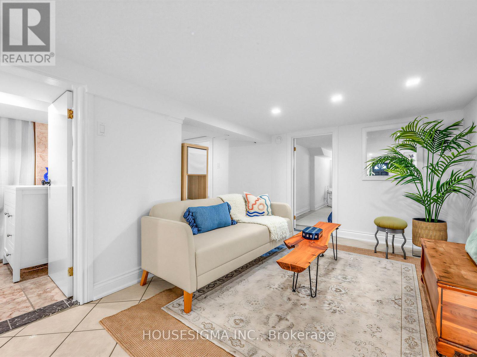 75 Henrietta Street, Toronto, Ontario  M6N 1S5 - Photo 15 - W12979312