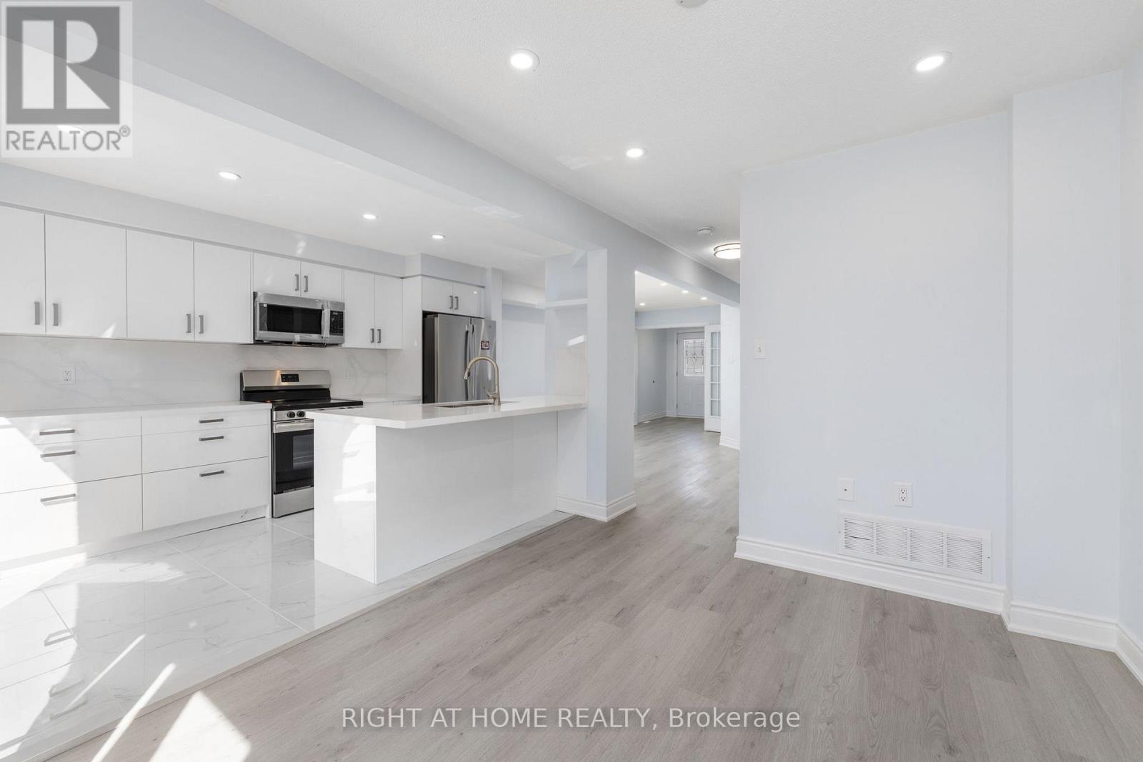 100 - 2350 Grand Ravine Drive, Oakville, Ontario  L6H 6E2 - Photo 13 - W12979314