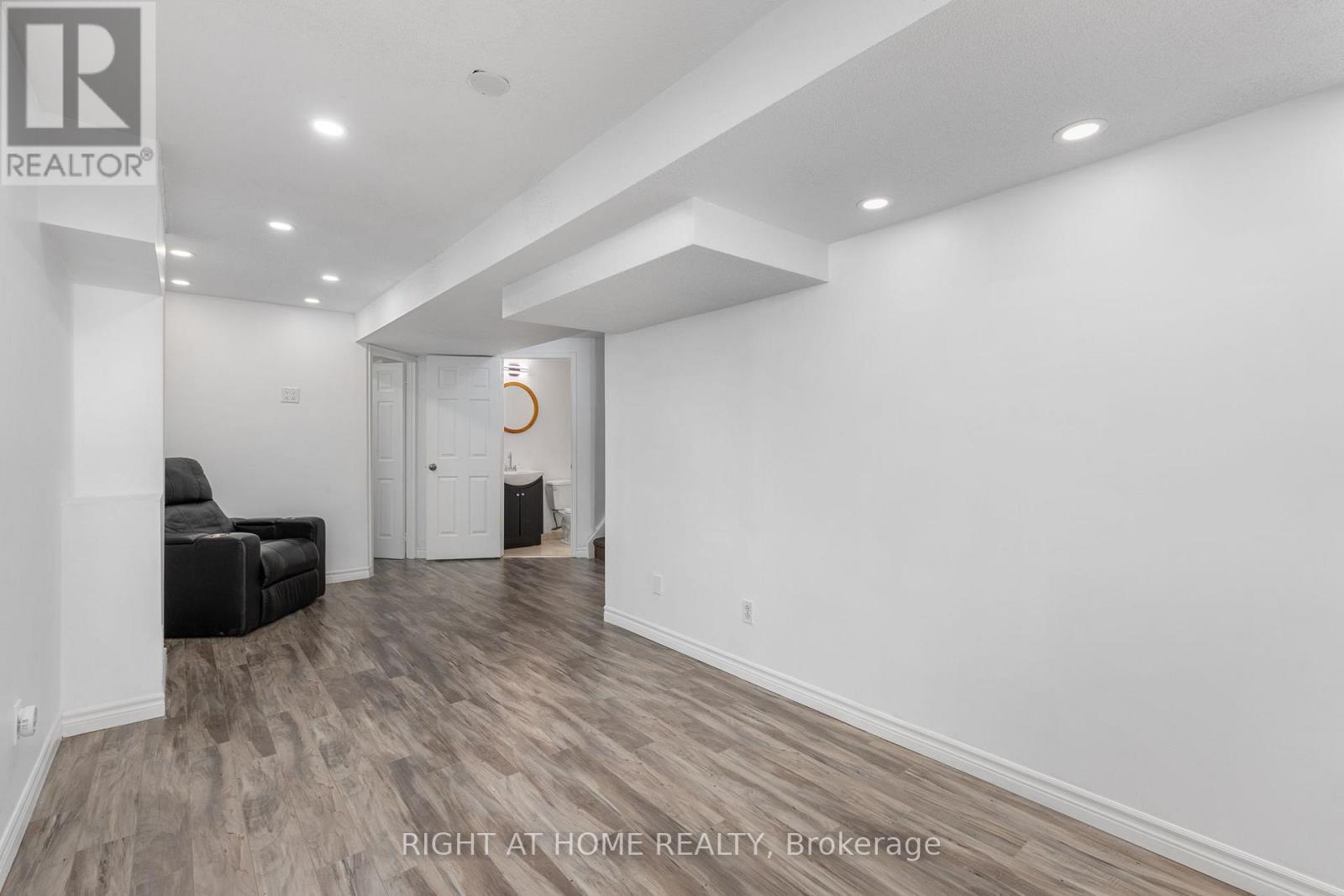 100 - 2350 Grand Ravine Drive, Oakville, Ontario  L6H 6E2 - Photo 22 - W12979314