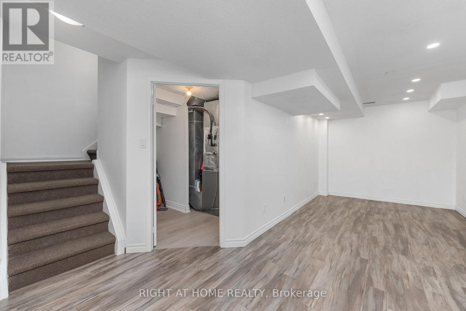 100 - 2350 Grand Ravine Drive, Oakville, Ontario  L6H 6E2 - Photo 25 - W12979314