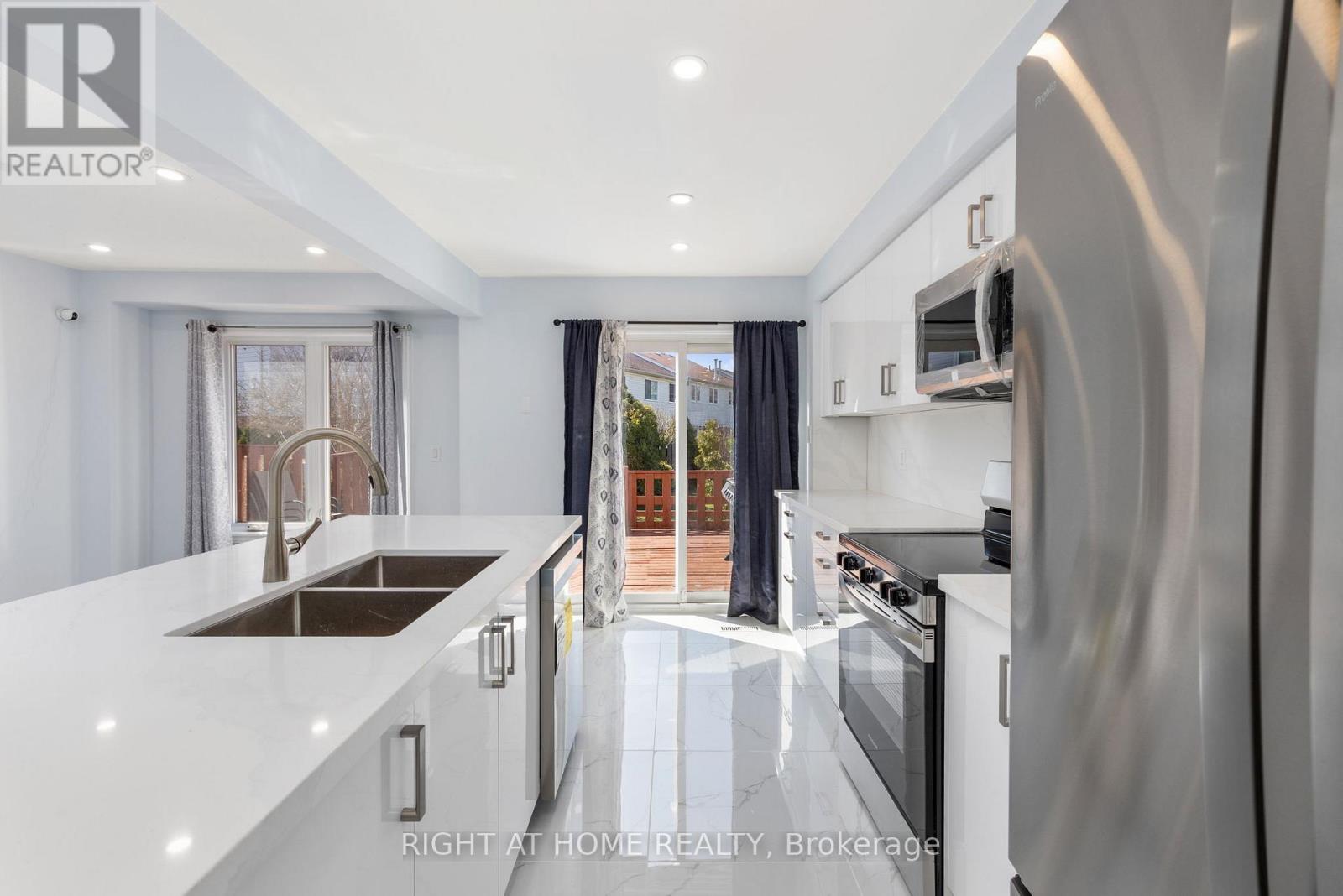 100 - 2350 Grand Ravine Drive, Oakville, Ontario  L6H 6E2 - Photo 7 - W12979314