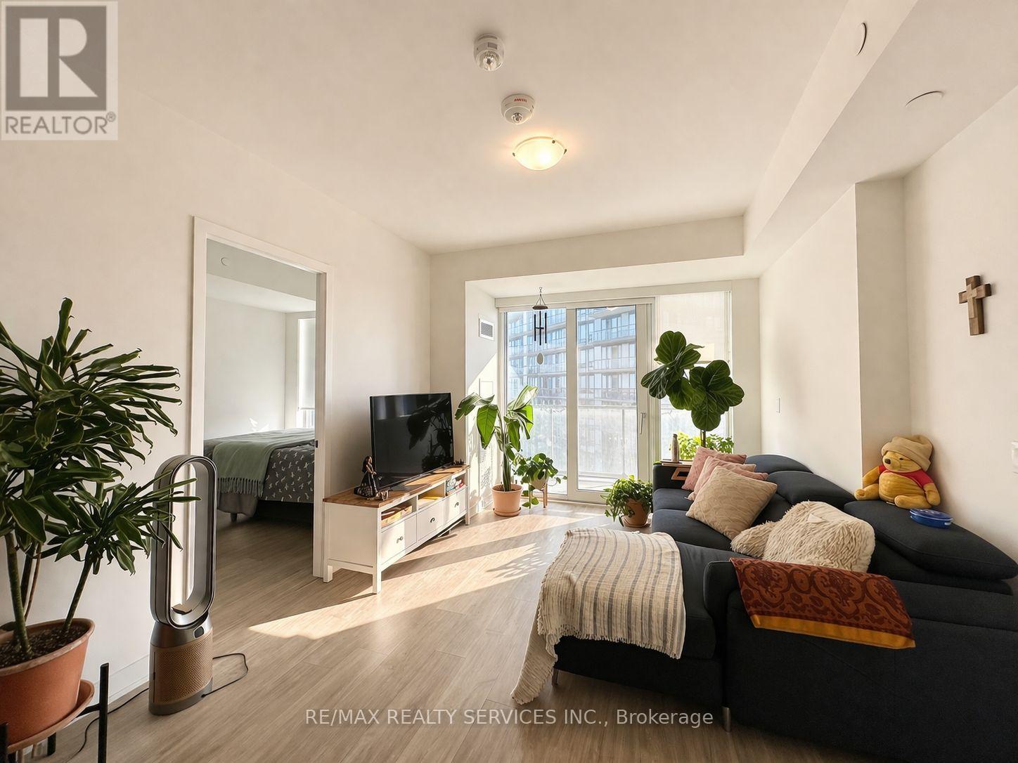 1706 - 4675 Metcalfe Avenue, Mississauga, Ontario  L5M 0Z8 - Photo 2 - W12979344