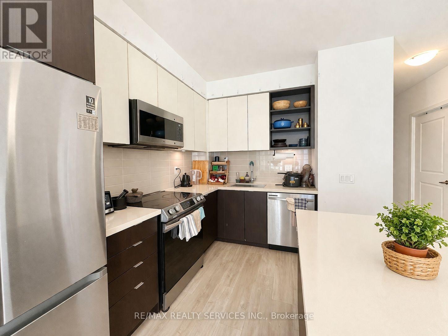 1706 - 4675 Metcalfe Avenue, Mississauga, Ontario  L5M 0Z8 - Photo 3 - W12979344