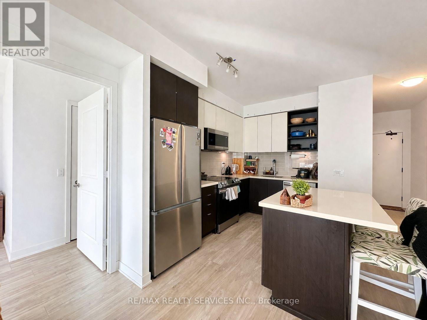 1706 - 4675 Metcalfe Avenue, Mississauga, Ontario  L5M 0Z8 - Photo 4 - W12979344