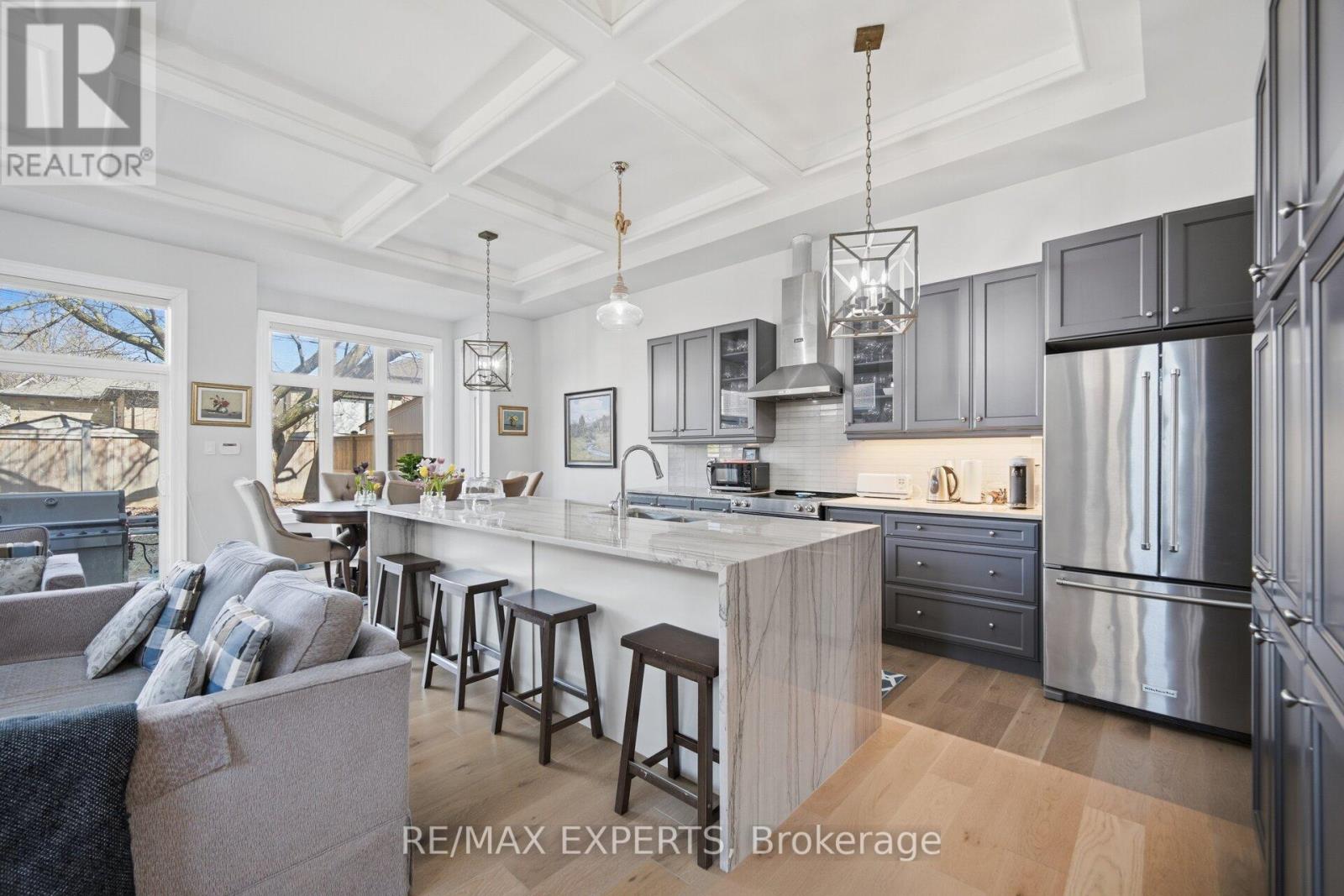 22 Kipling Grove Court, Toronto, Ontario  M9B 0C6 - Photo 17 - W12979376