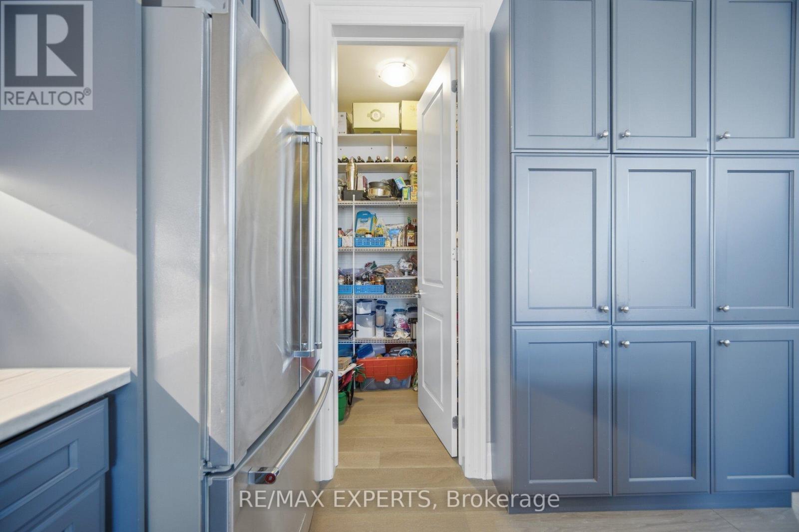 22 Kipling Grove Court, Toronto, Ontario  M9B 0C6 - Photo 18 - W12979376