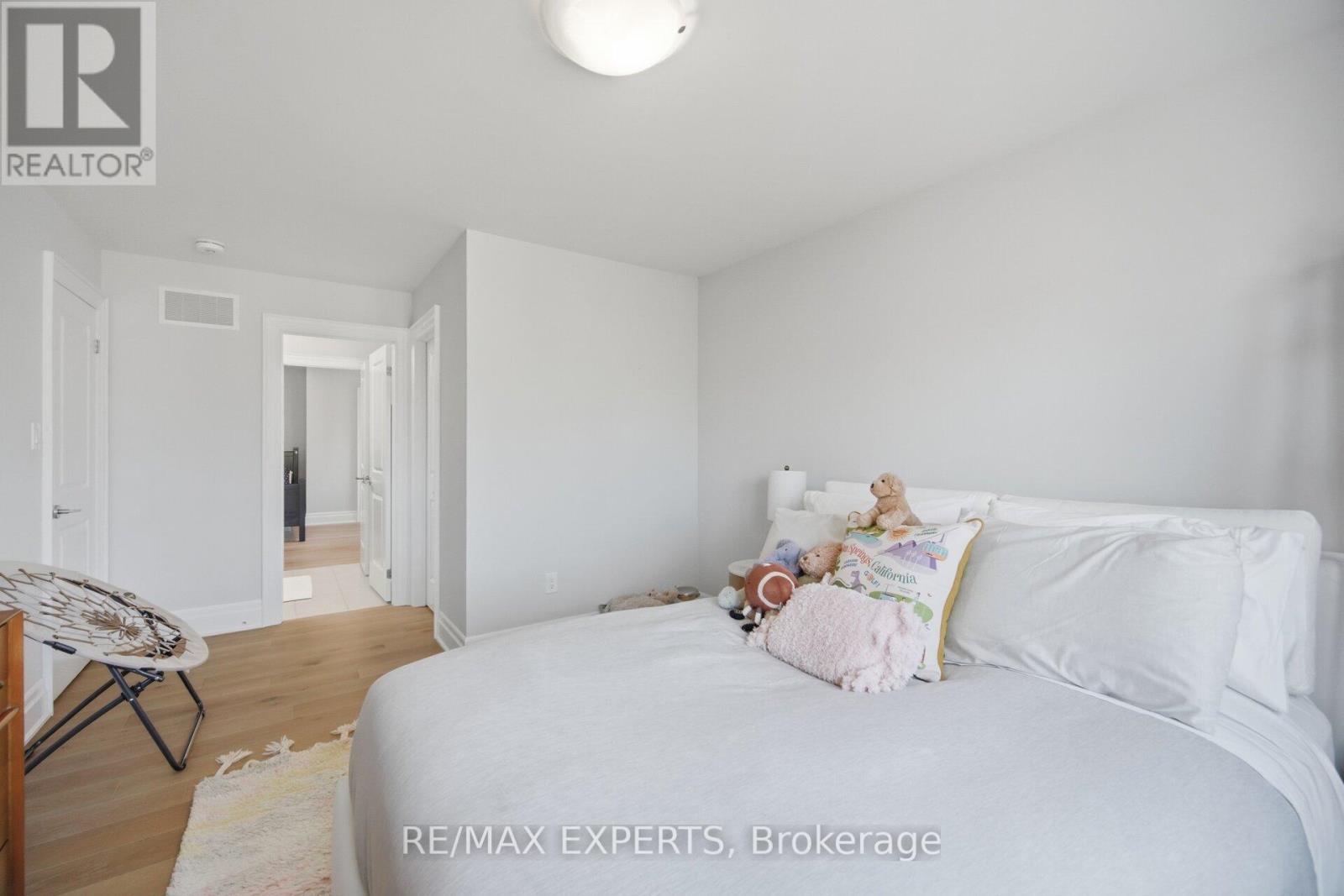 22 Kipling Grove Court, Toronto, Ontario  M9B 0C6 - Photo 26 - W12979376