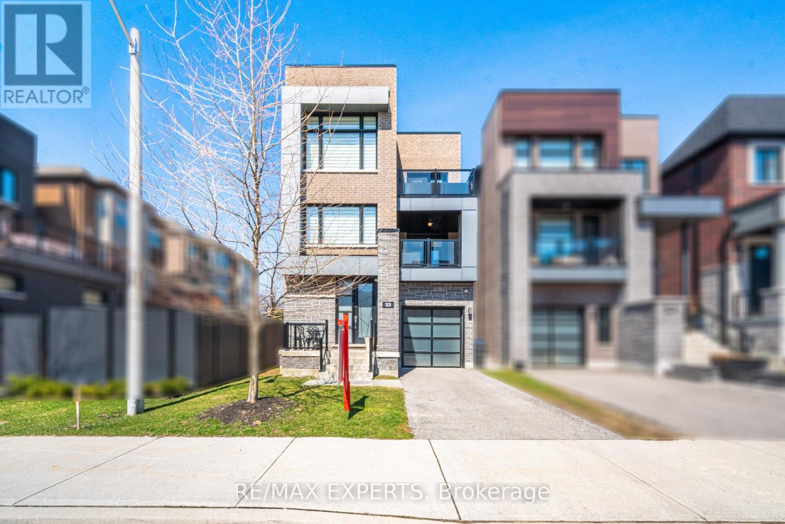 22 Kipling Grove Court, Toronto, Ontario  M9B 0C6 - Photo 3 - W12979376