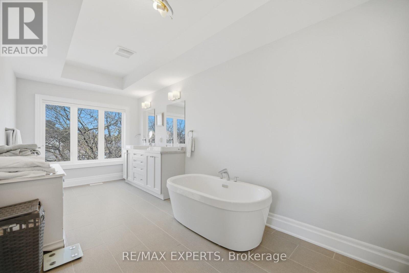 22 Kipling Grove Court, Toronto, Ontario  M9B 0C6 - Photo 35 - W12979376