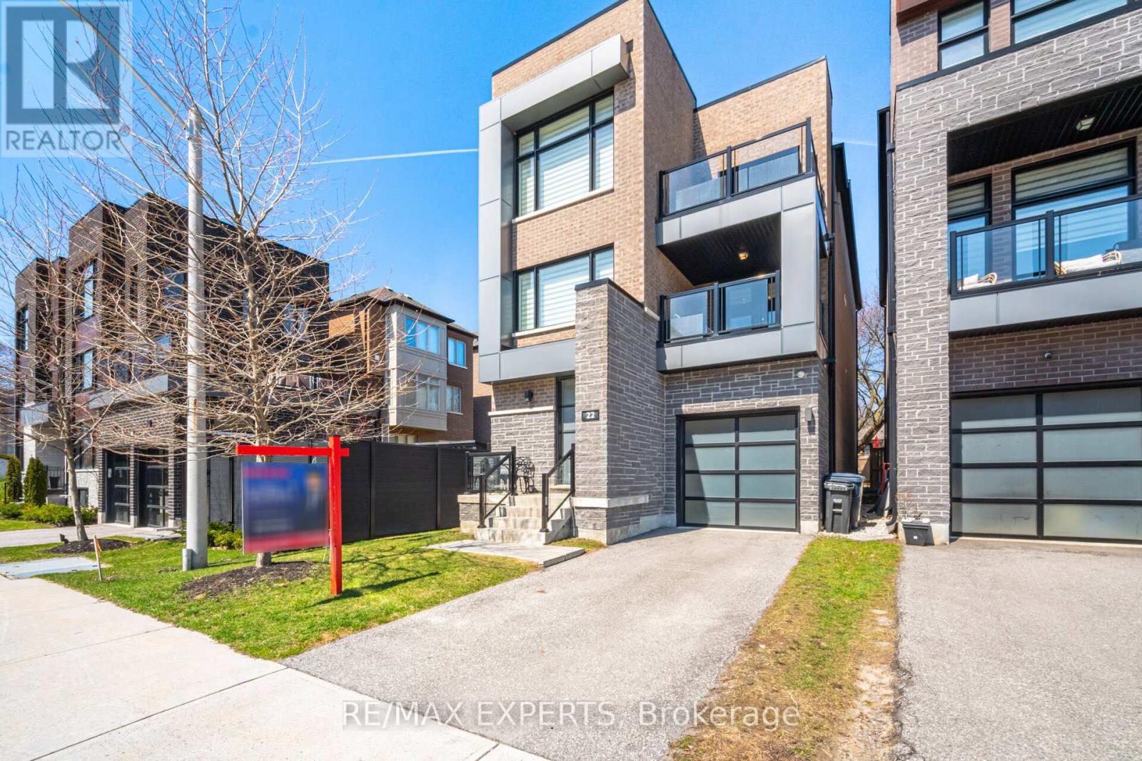 22 Kipling Grove Court, Toronto, Ontario  M9B 0C6 - Photo 4 - W12979376