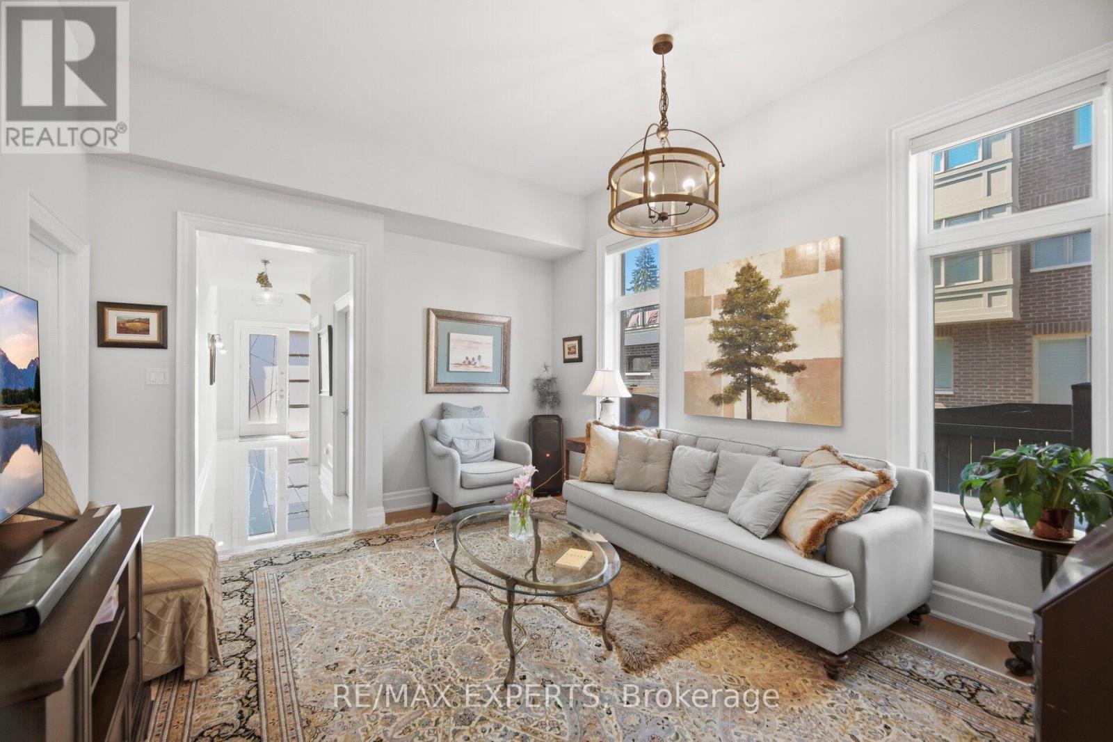 22 Kipling Grove Court, Toronto, Ontario  M9B 0C6 - Photo 7 - W12979376