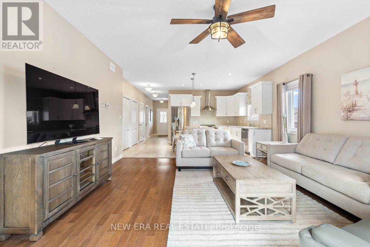 17 Dorchester Drive, Prince Edward County, Ontario  K0K 3L0 - Photo 12 - X12979258